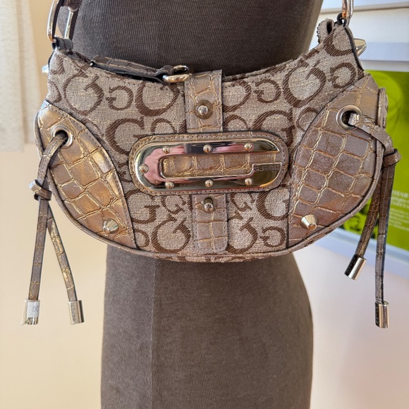 Super Cute Vintage Y2K GUESS mini shoulder bag - Picture 6 of 10